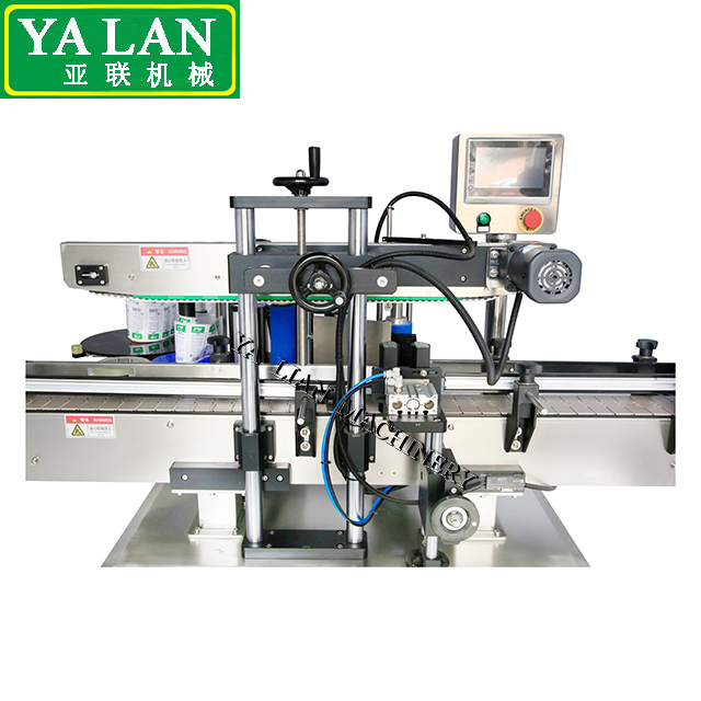 Automatic labeling machine for round bottles 3