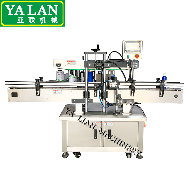 Automatic labeling machine for round bottles